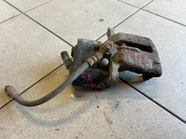 bontott VW PASSAT B7 Jobb hátsó Féknyereg Munkahengerrel