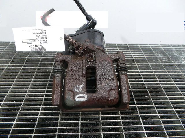 bontott VW PASSAT B7 Jobb hátsó Féknyereg Munkahengerrel