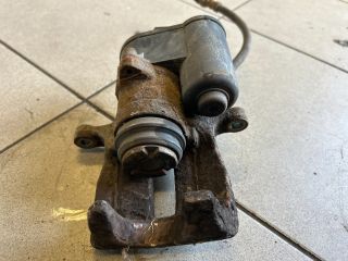 bontott VW PASSAT B7 Jobb hátsó Féknyereg Munkahengerrel