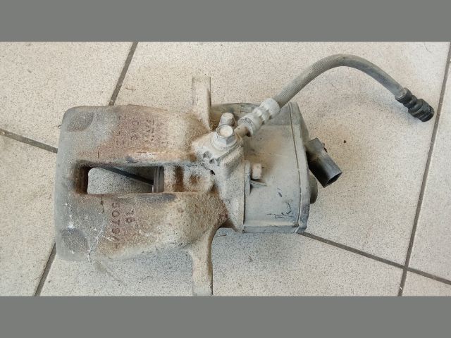 bontott VW PASSAT B7 Jobb hátsó Féknyereg Munkahengerrel