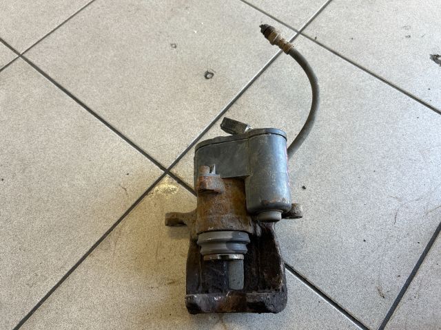 bontott VW PASSAT B7 Jobb hátsó Féknyereg Munkahengerrel