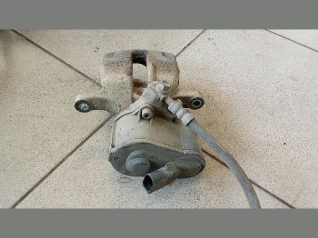 bontott VW PASSAT B7 Jobb hátsó Féknyereg Munkahengerrel