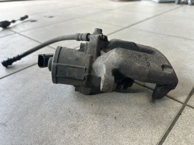 bontott VW PASSAT B7 Jobb hátsó Féknyereg Munkahengerrel