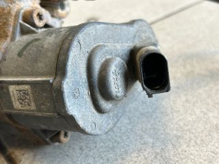 bontott VW PASSAT B7 Jobb hátsó Féknyereg Munkahengerrel