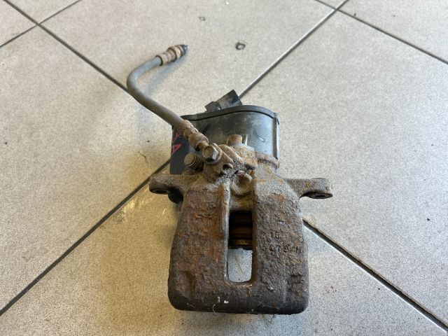 bontott VW PASSAT B7 Jobb hátsó Féknyereg Munkahengerrel