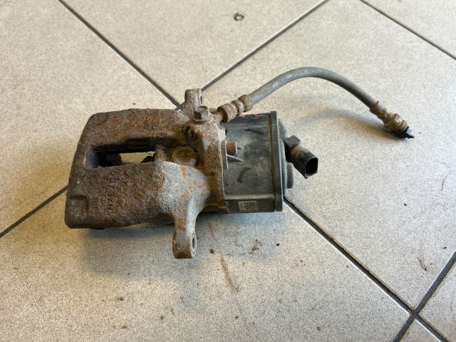 bontott VW PASSAT B7 Jobb hátsó Féknyereg Munkahengerrel