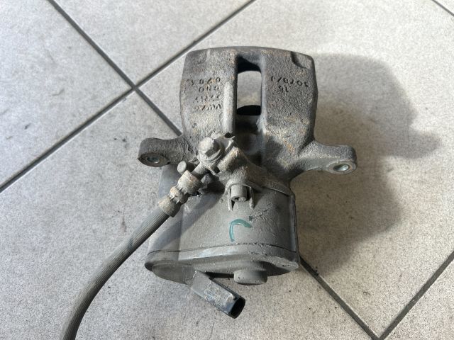 bontott VW PASSAT B7 Jobb hátsó Féknyereg Munkahengerrel