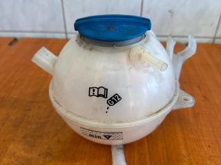 bontott VW PASSAT B7 Kiegyenlítő Tartály