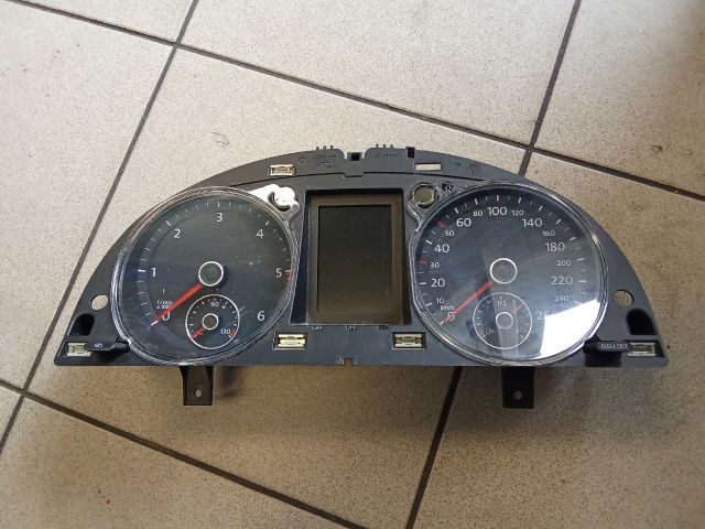 bontott VW PASSAT B7 Kilométeróra