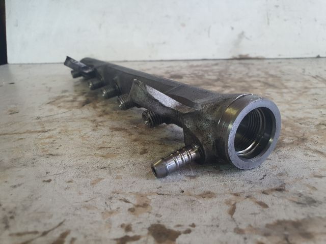 bontott VW PASSAT B7 Közösnyomócső