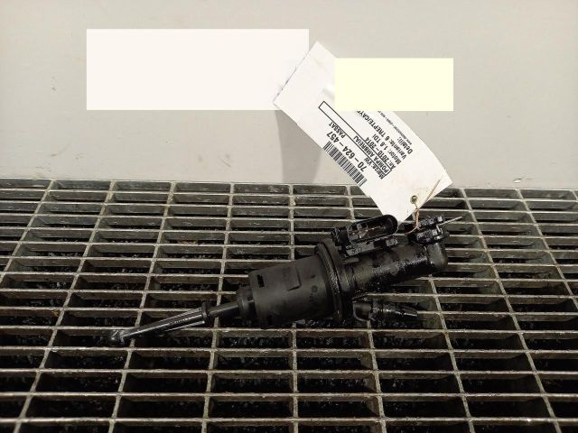 bontott VW PASSAT B7 Kuplung Munkahenger