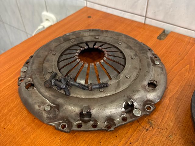 bontott VW PASSAT B7 Kuplung Szett Lendkerékkel