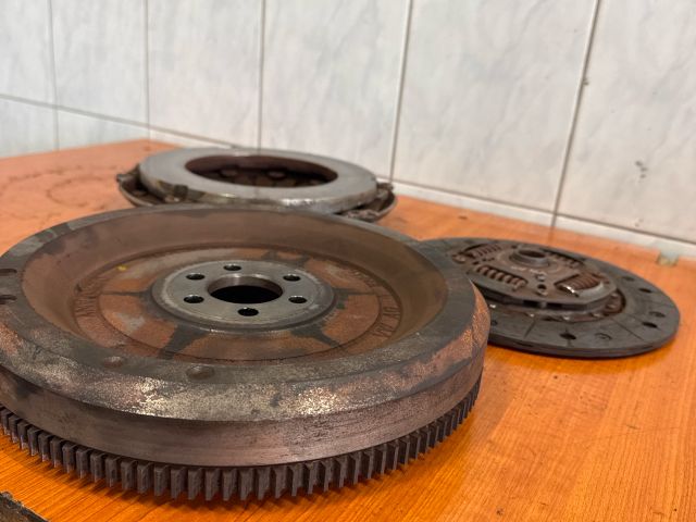 bontott VW PASSAT B7 Kuplung Szett Lendkerékkel