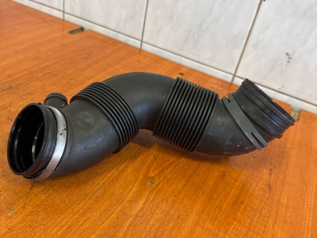 bontott VW PASSAT B7 Légbeömlő Cső