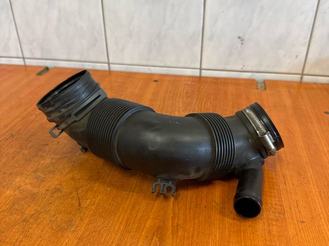 bontott VW PASSAT B7 Légbeömlő Cső