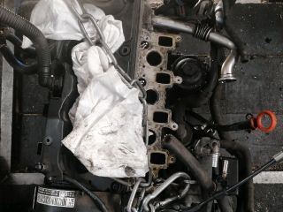 bontott VW PASSAT B7 Motor (Fűzött blokk hengerfejjel)