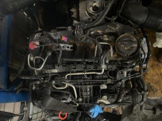 bontott VW PASSAT B7 Motor (Fűzött blokk hengerfejjel)