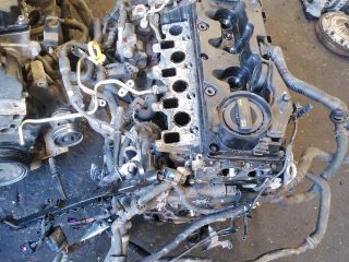 bontott VW PASSAT B7 Motor (Fűzött blokk hengerfejjel)