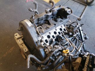 bontott VW PASSAT B7 Motor (Fűzött blokk hengerfejjel)