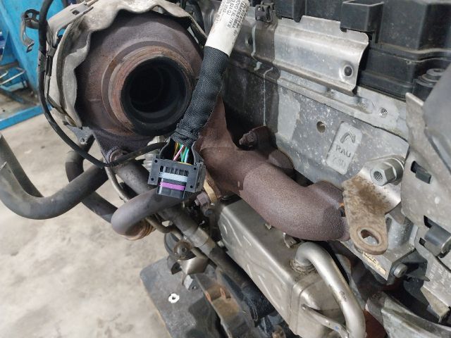 bontott VW PASSAT B7 Motor (Fűzött blokk hengerfejjel)