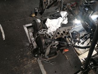 bontott VW PASSAT B7 Motor (Fűzött blokk hengerfejjel)