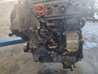 bontott VW PASSAT B7 Motor (Fűzött blokk hengerfejjel)