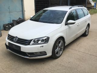 bontott VW PASSAT B7 Motor (Fűzött blokk hengerfejjel)