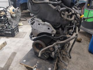 bontott VW PASSAT B7 Motor (Fűzött blokk hengerfejjel)