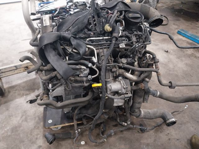bontott VW PASSAT B7 Motor (Fűzött blokk hengerfejjel)
