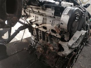 bontott VW PASSAT B7 Motor (Fűzött blokk hengerfejjel)