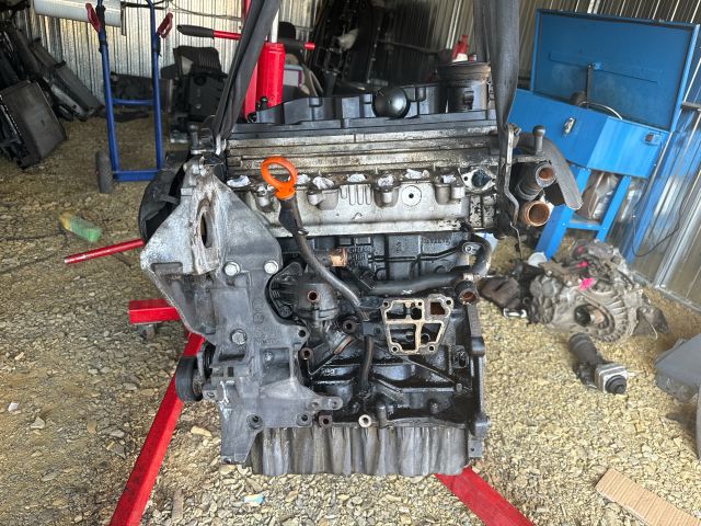 bontott VW PASSAT B7 Motor (Fűzött blokk hengerfejjel)