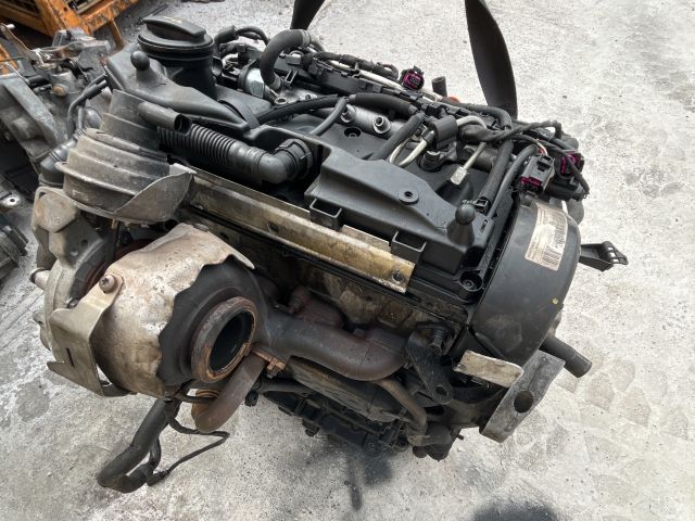 bontott VW PASSAT B7 Motor (Fűzött blokk hengerfejjel)