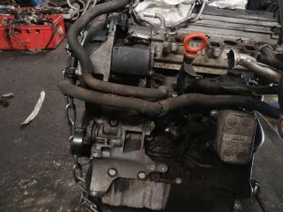 bontott VW PASSAT B7 Motor (Fűzött blokk hengerfejjel)