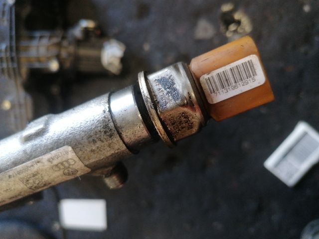 bontott VW PASSAT B7 Nagynyomású Üzemanyag Gyűjtőcső