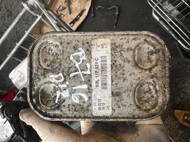 bontott VW PASSAT B7 Olajhűtő