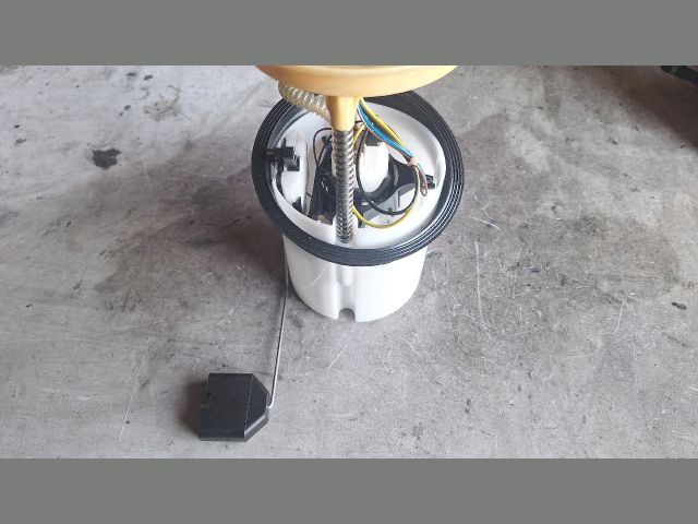 bontott VW PASSAT B7 Üzemanyag Szivattyú