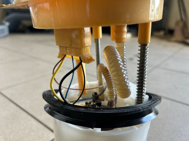 bontott VW PASSAT B7 Üzemanyag Szivattyú