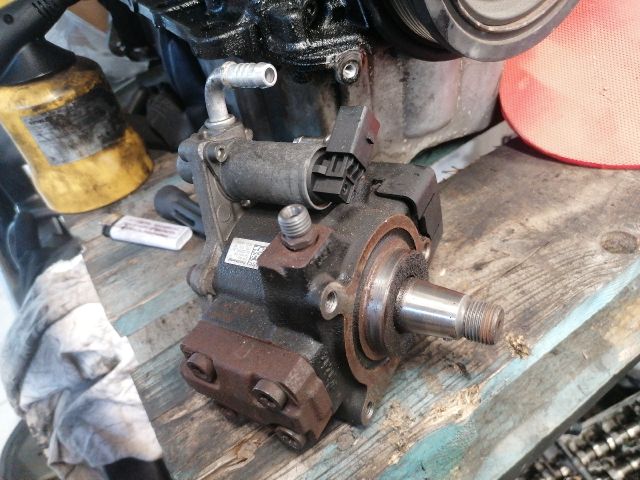 bontott VW PASSAT B7 Üzemanyag Szivattyú