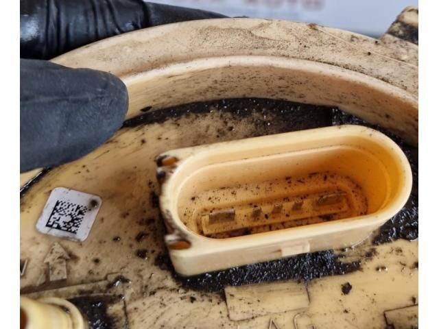 bontott VW PASSAT B7 Üzemanyag Szivattyú