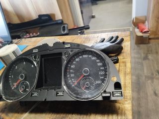 bontott VW PASSAT B7 Kilométeróra