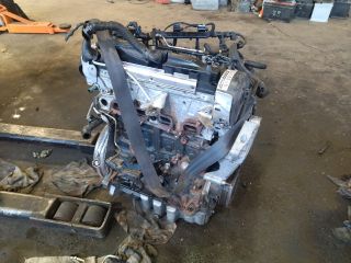 bontott VW PASSAT B7 Motor (Fűzött blokk hengerfejjel)