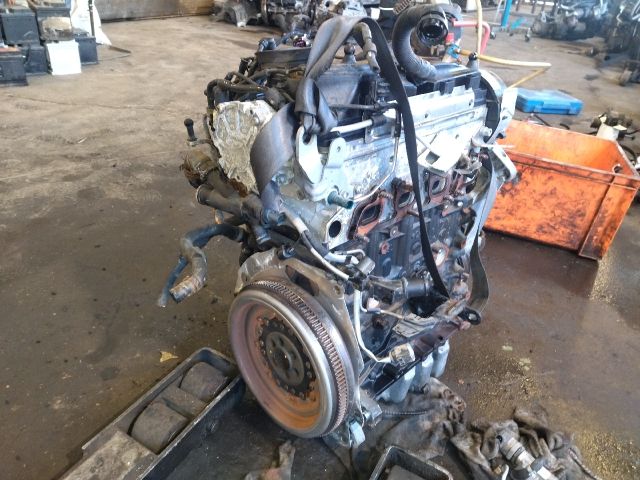 bontott VW PASSAT B7 Motor (Fűzött blokk hengerfejjel)