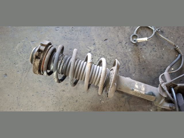 bontott VW PASSAT B7 Bal első Csonkállvány Kerékaggyal