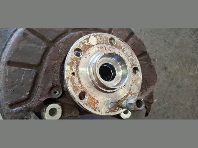 bontott VW PASSAT B7 Bal első Csonkállvány Kerékaggyal