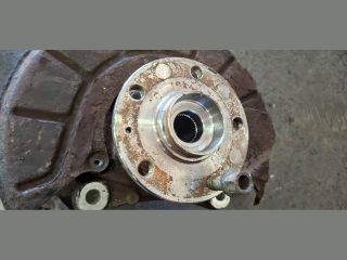 bontott VW PASSAT B7 Bal első Csonkállvány Kerékaggyal