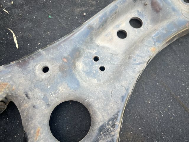 bontott VW PASSAT B7 Bal első Lengőkar