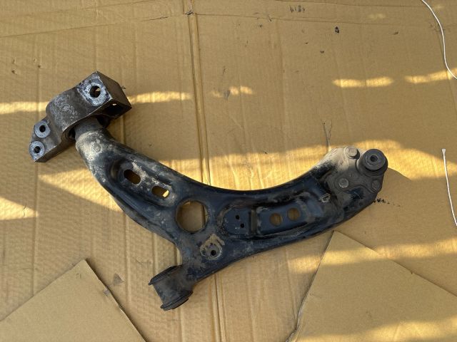 bontott VW PASSAT B7 Bal első Lengőkar