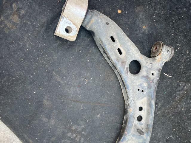 bontott VW PASSAT B7 Bal első Lengőkar