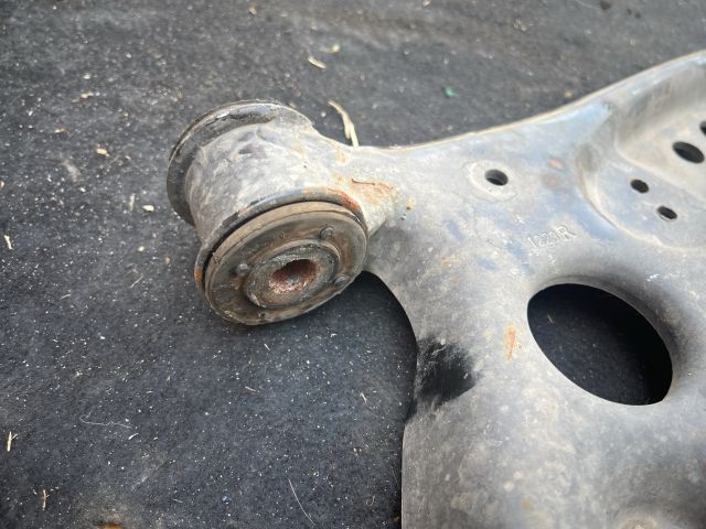 bontott VW PASSAT B7 Bal első Lengőkar