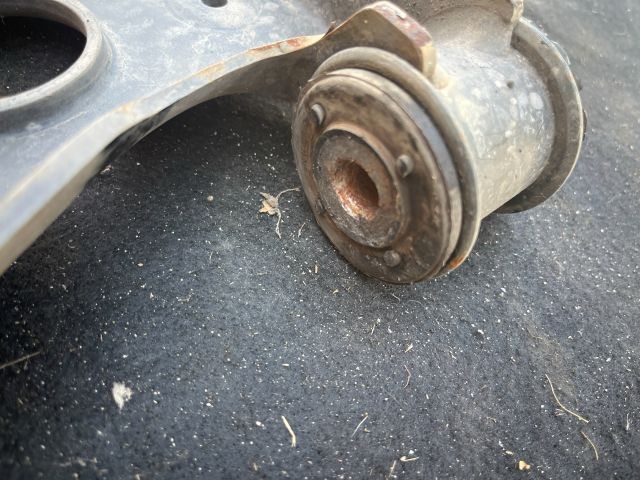 bontott VW PASSAT B7 Bal első Lengőkar